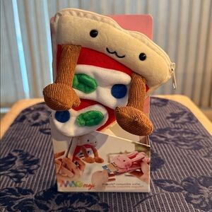 Magmoji compatible wallet pizza